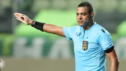 O arbitro Wagner do Nascimento Magalhaes durante partida entre America-MG e Novorizontino no estadio Independencia pelo campeonato Brasileiro B 2025. Foto: Gilson Lobo/AGIF