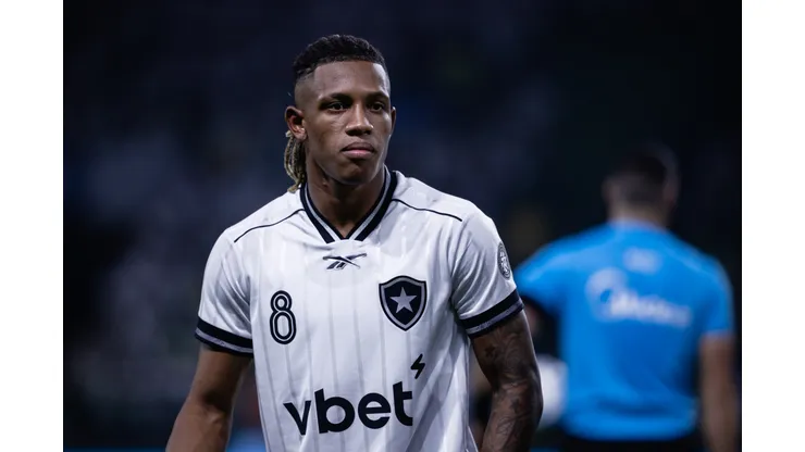 Danilo durante partida do Fogão diante do Palmeiras