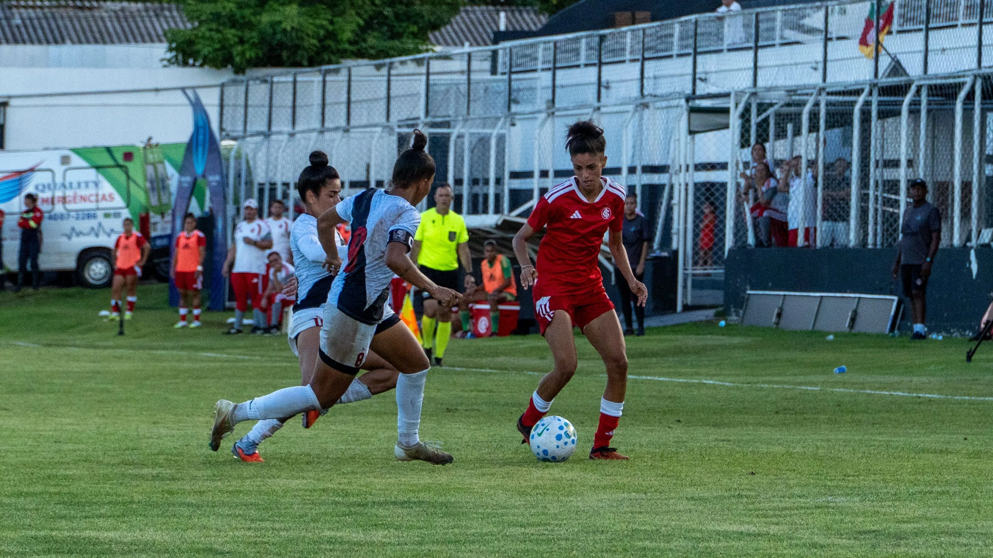 Mixto e Internacional em campo pelo Brasileirão Feminino 2026