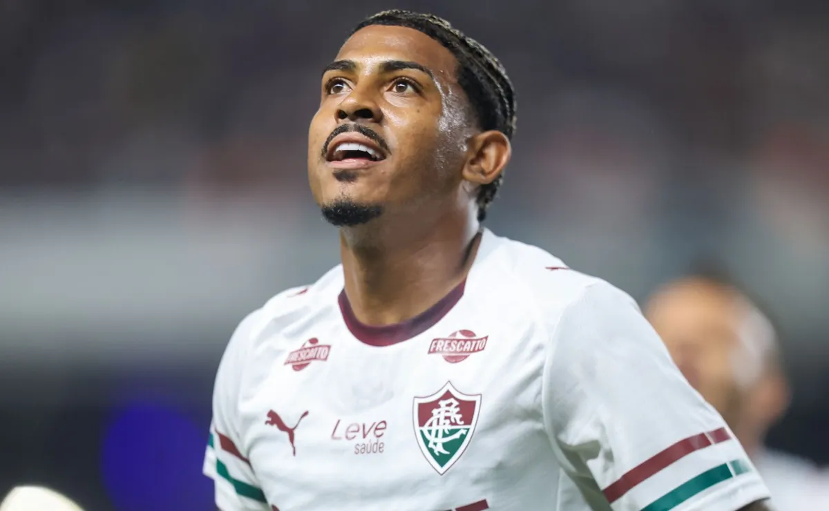 Após 150 jogos, John Kennedy vive nova fase e muda cenário no Fluminense