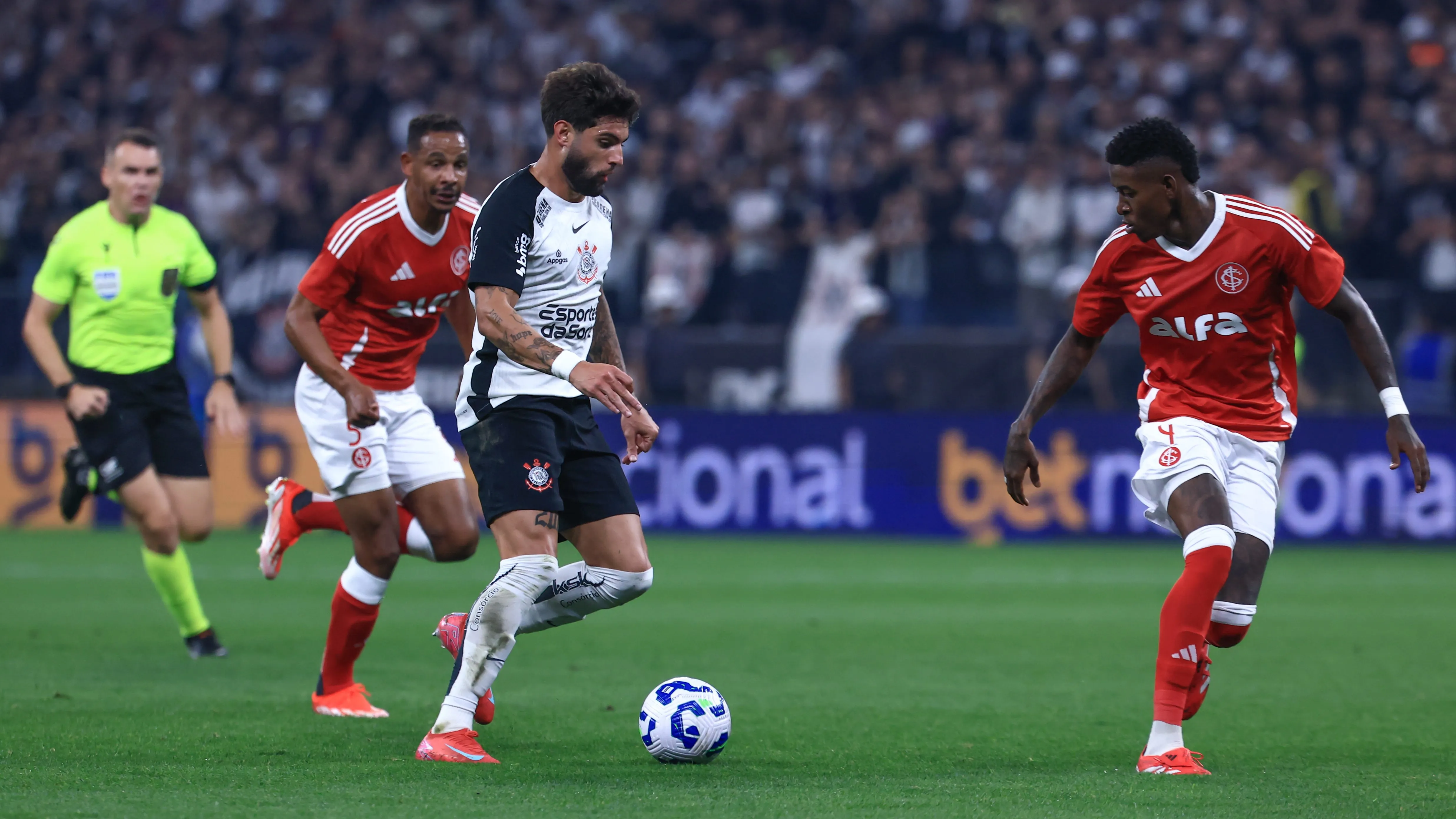 Yuri Alberto jogador do Corinthians durante partida contra o Internacional no estadio Arena Corinthians pelo campeonato Brasileiro A 2025. Foto: Marcello Zambrana/AGIF