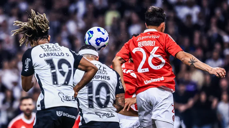 Memphis Depay jogador do Corinthians durante partida contra o Internacional no estadio Arena Corinthians pelo campeonato Brasileiro A 2025. Foto: Marcello Zambrana/AGIF