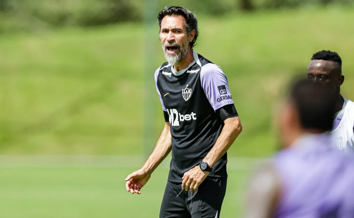 Eduardo Domínguez explica rodízio no Atlético Mineiro para sequência de 16 jogos em 52 dias