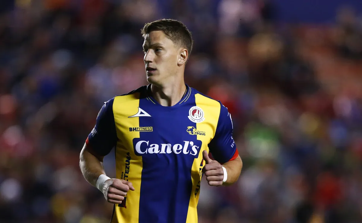 Andrés Vombergar é oferecido ao Corinthians, mas permanência de Pedro Raul impede a negociação