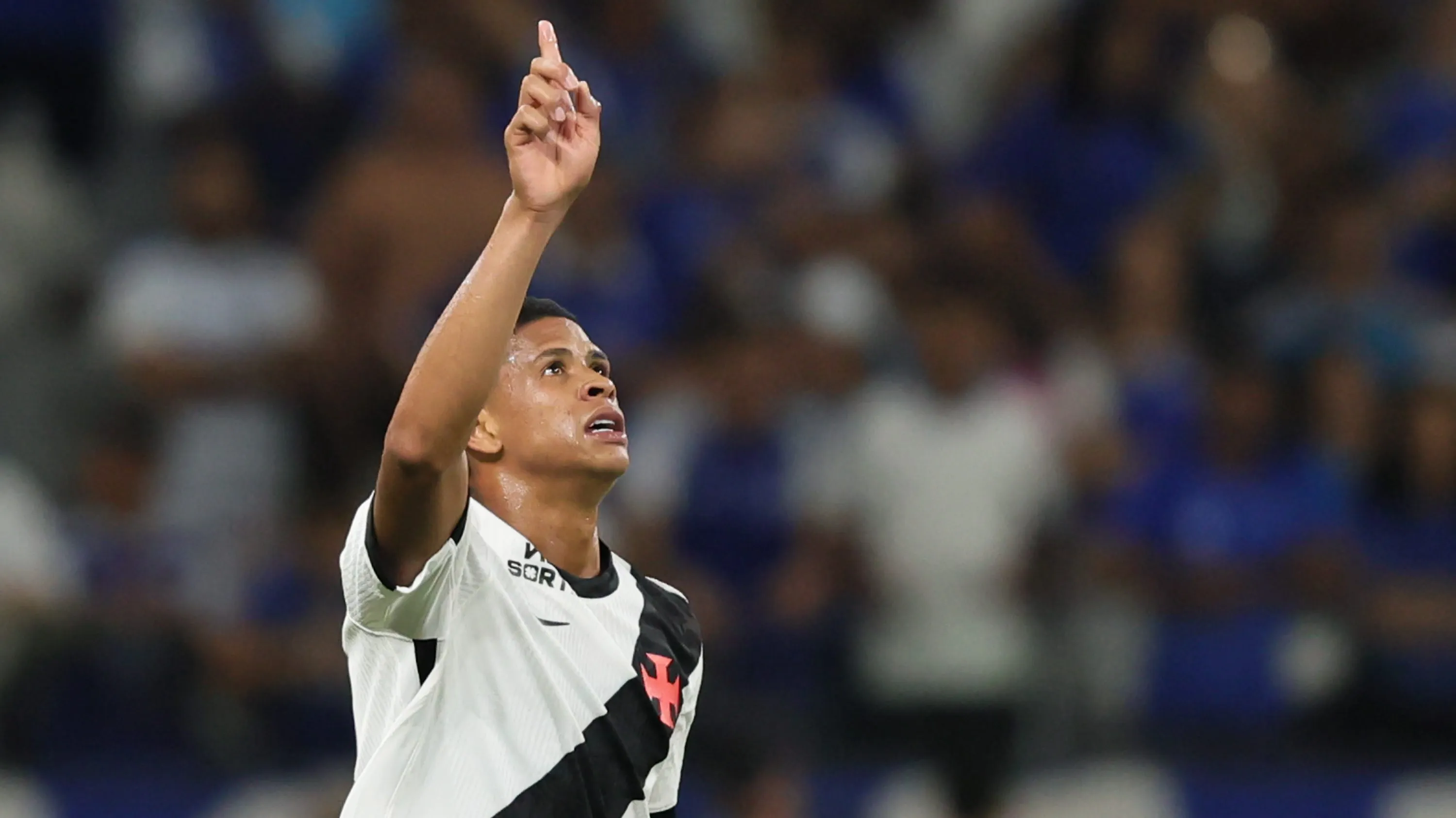 Cauan Barros jogador do Vasco comemora seu gol durante partida contra o Cruzeiro no estadio Mineirao pelo campeonato Brasileiro A 2026. Foto: Gilson Lobo/AGIF