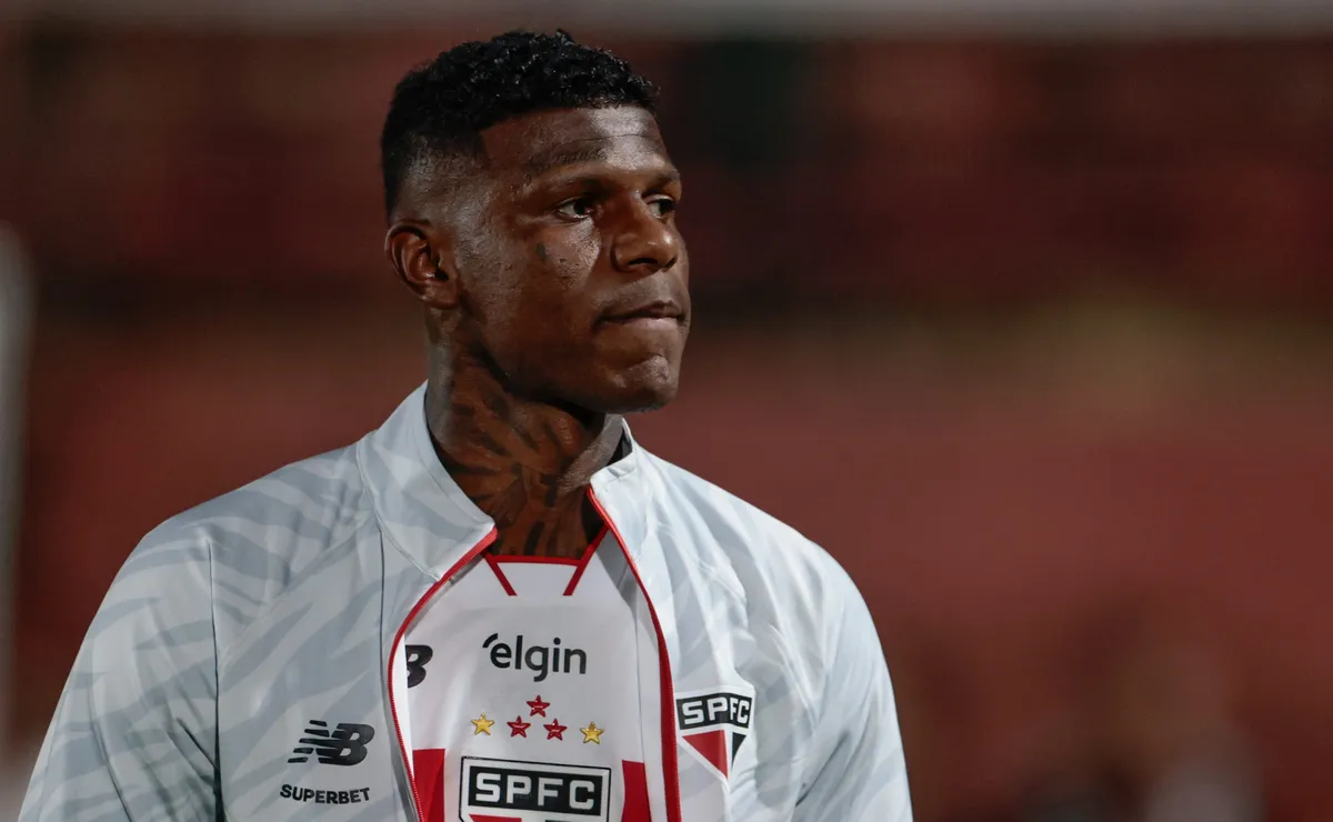 Arboleda não se apresenta ao São Paulo e zagueiro viaja ao Equador sem aviso prévio