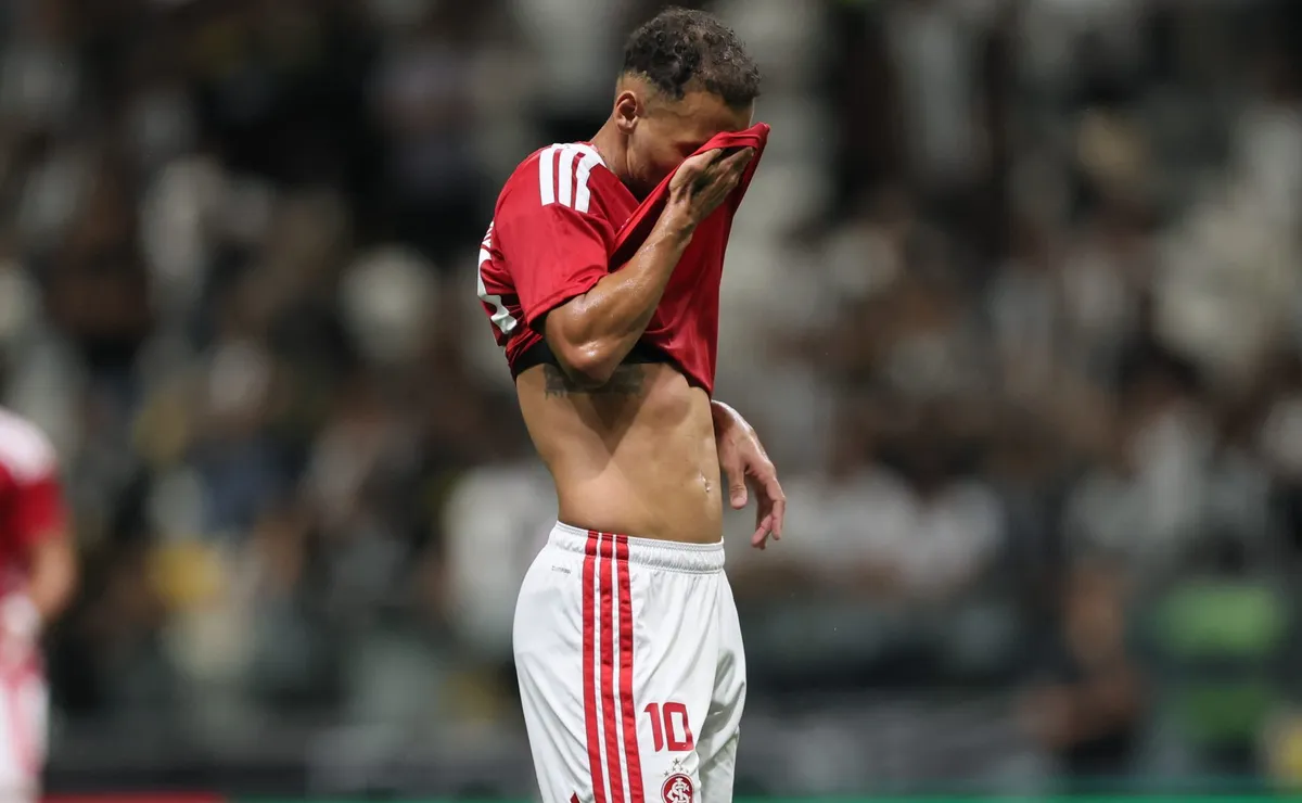 Fabiano Baldasso critica Alan Patrick e diz que meia prejudica o Internacional há um ano