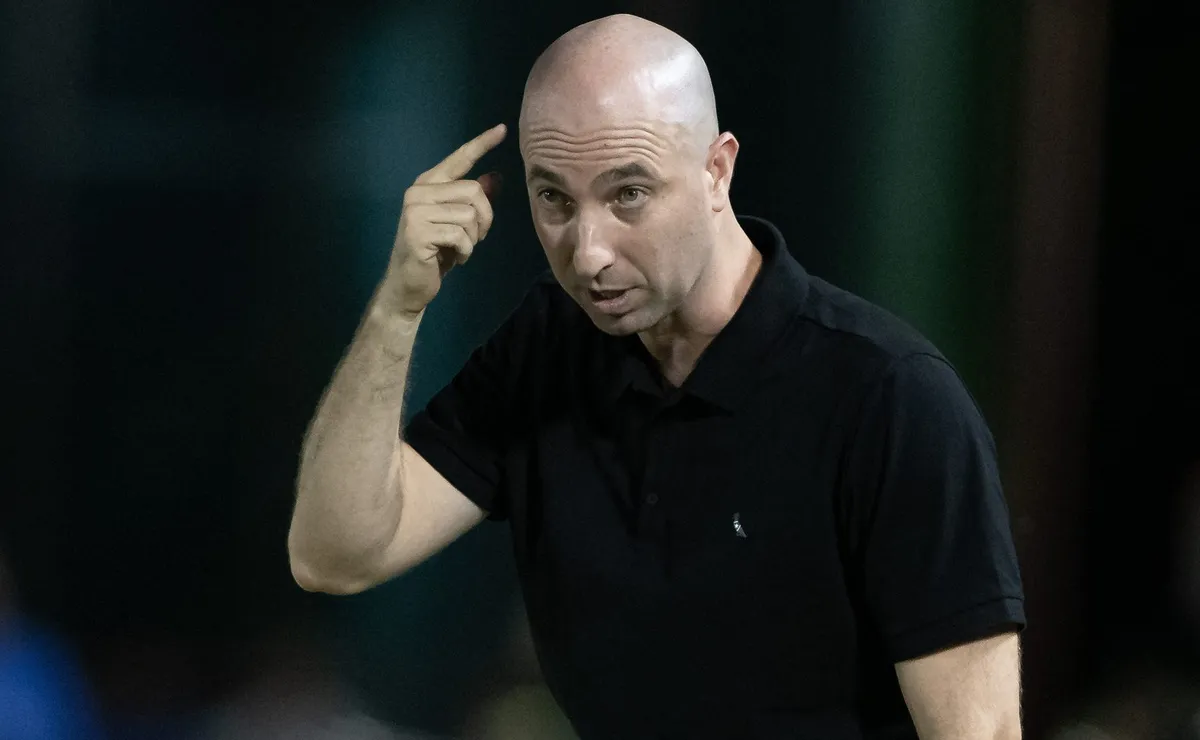 Com chegada de Franclim Carvalho, Rodrigo Bellão voltará a treinar o sub-20 do Botafogo