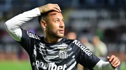 SP - SANTOS - 02/04/2026 - BRASILEIRO A 2026, SANTOS X REMO - Neymar jogador do Santos durante aquecimento antes da partida contra o Remo no estadio Vila Belmiro pelo campeonato Brasileiro A 2026. Foto: Jota Erre/AGIF