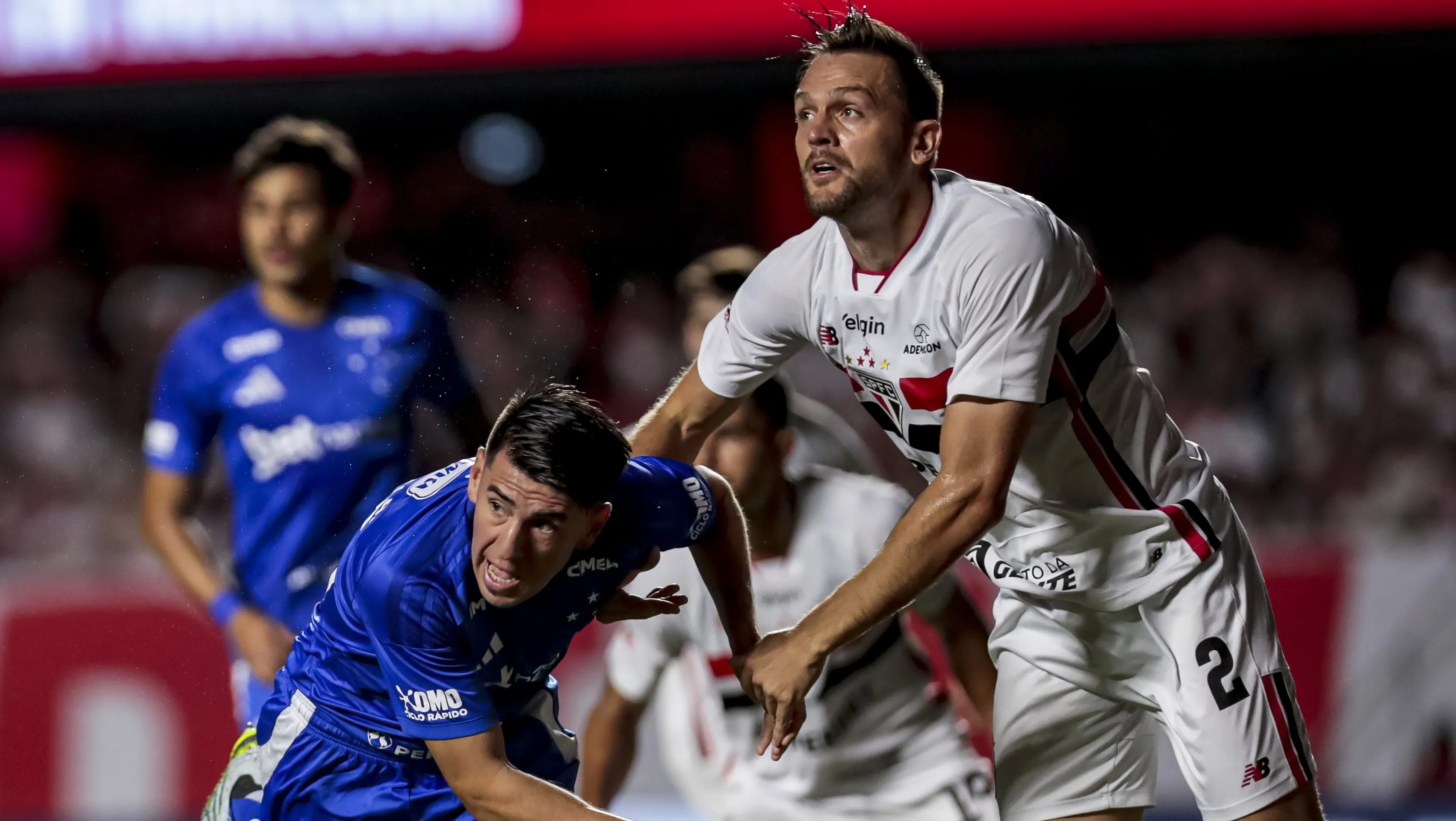 Rafael Toloi jogador do Sao Paulo durante partida contra o Cruzeiro no estadio Morumbi pelo campeonato Brasileiro A 2026. Foto: Marco Miatelo/AGIF