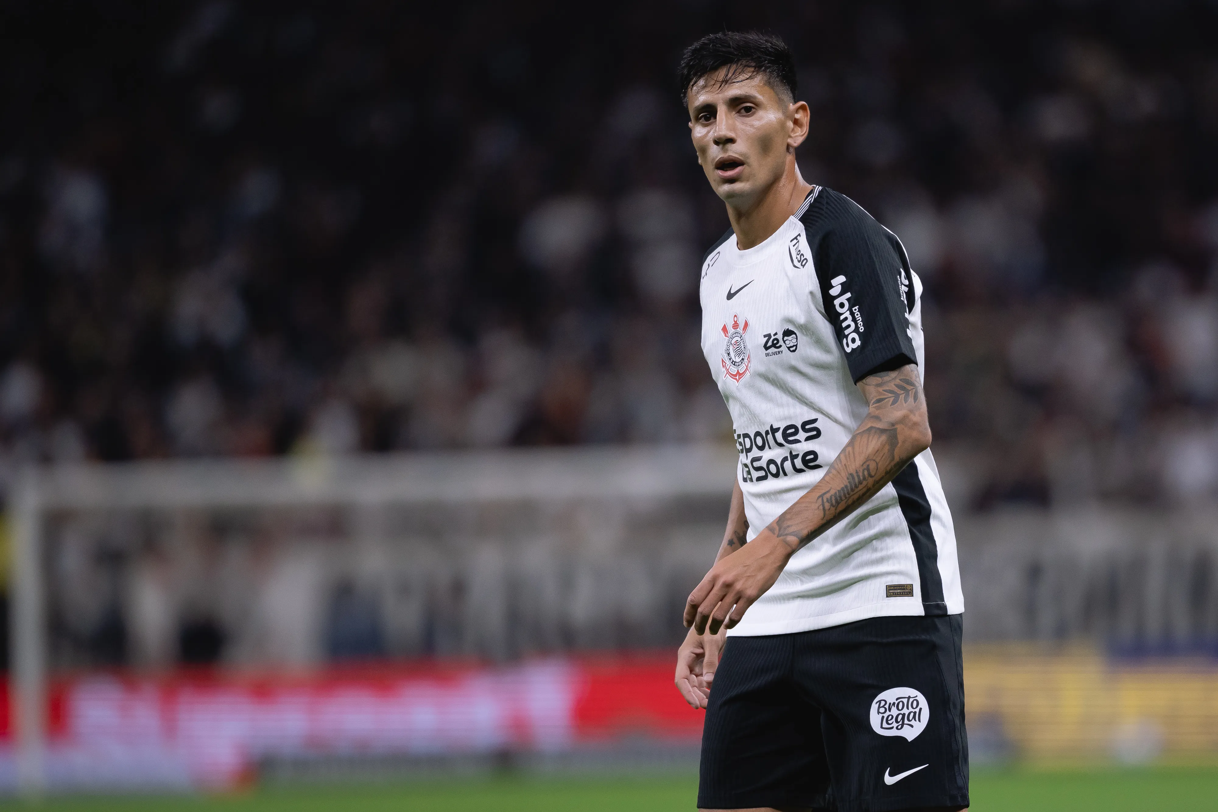 Angileri jogador do Corinthians durante partida contra o Coritiba no estadio Arena Corinthians pelo campeonato Brasileiro A 2026. Foto: Ettore Chiereguini/AGIF