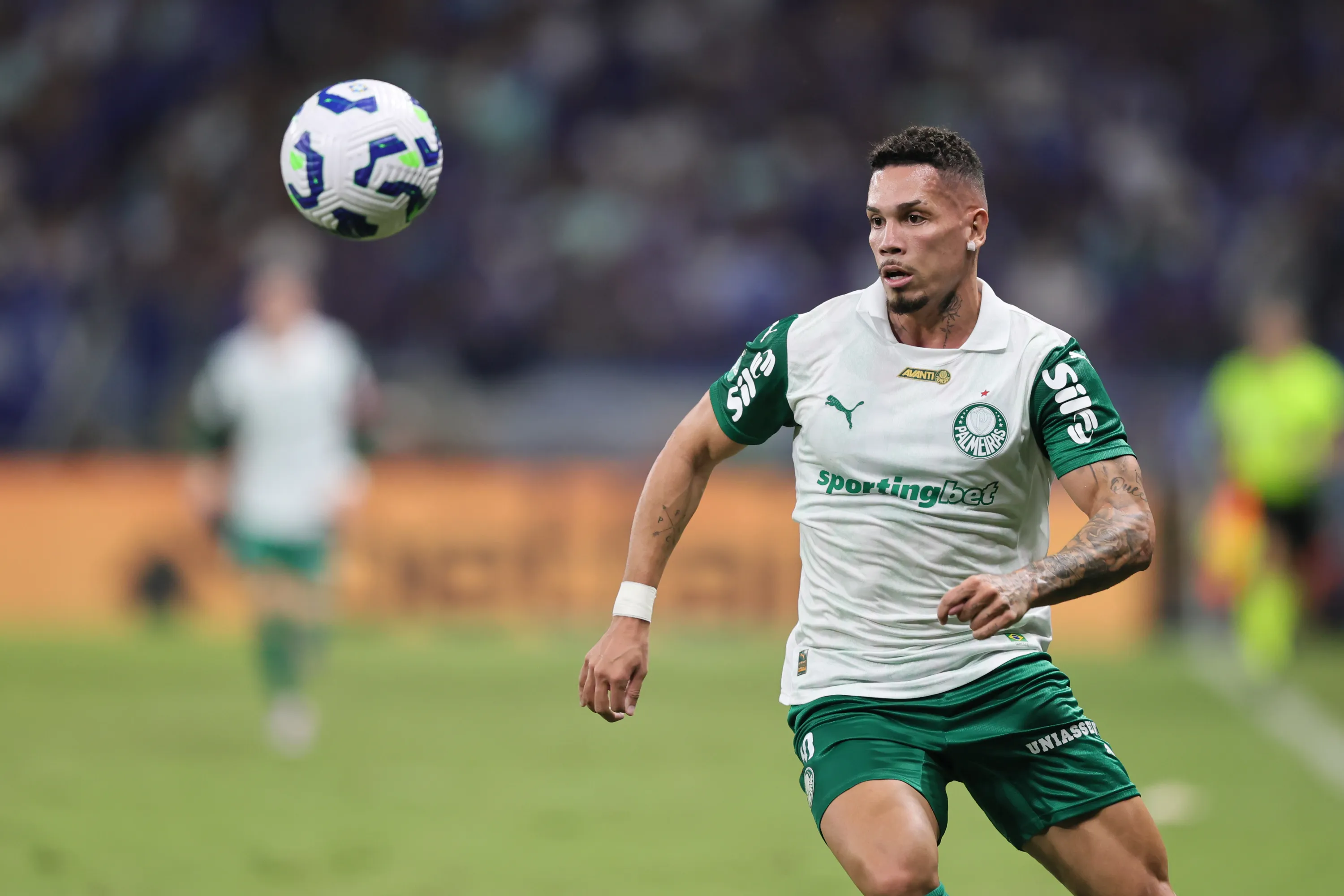 PAULINHO jogador do Palmeiras durante partida contra o Cruzeiro no estadio Mineirao pelo campeonato Brasileiro A 2025. Foto: Gilson Lobo/AGIF