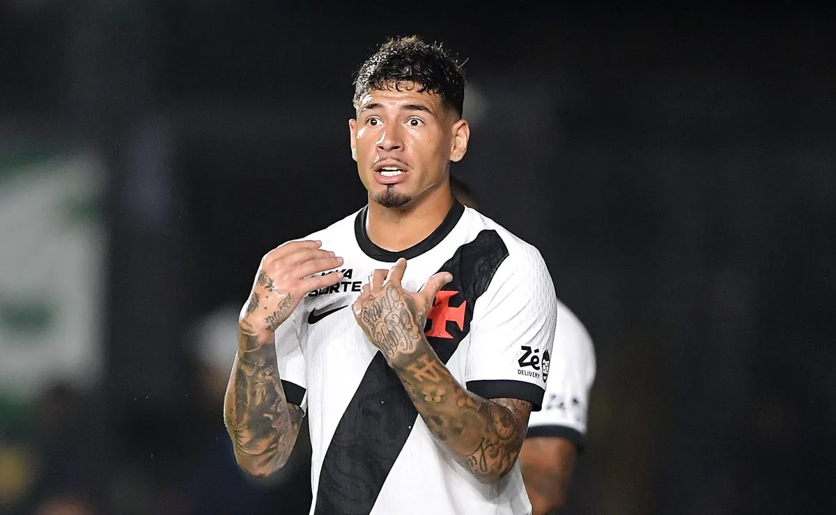 PC Oliveira aponta erro da arbitragem e critica não expulsão de Saldivia em Vasco x Botafogo