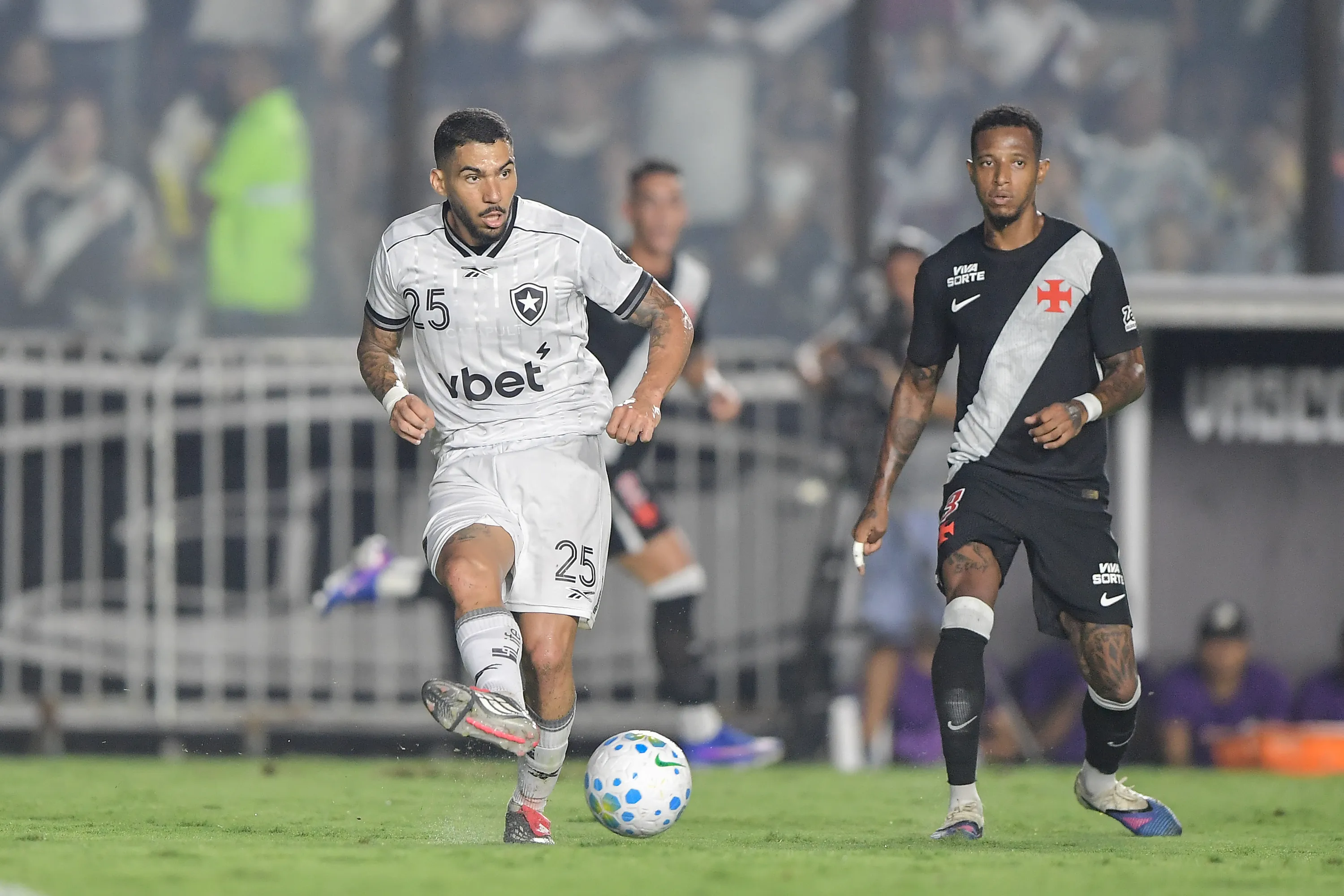 Partida entre Vasco x Botafogo. Foto: Thiago Ribeiro/AGIF