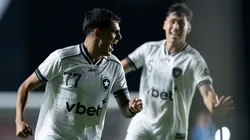 Lucas Villalba jogador do Botafogo comemora seu gol com Ferraresi jogador da sua equipe durante partida contra o Vasco no estadio Sao Januario pelo campeonato Brasileiro A 2026. Foto: Jorge Rodrigues/AGIF