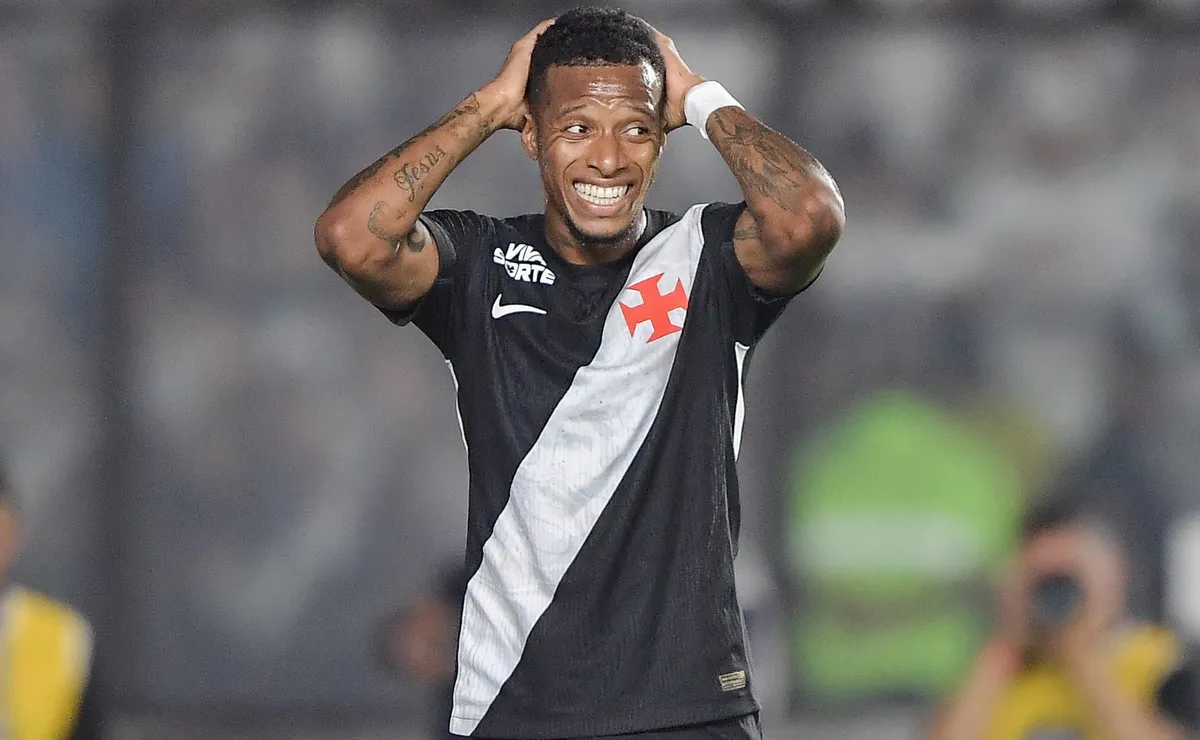 Vasco oscila, vacila na defesa e sofre a virada do Botafogo em clássico no Campeonato Brasileiro