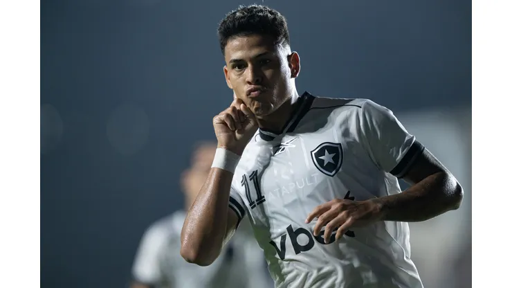 RJ - RIO DE JANEIRO - 04/04/2026 - BRASILEIRO A 2026, VASCO X BOTAFOGO - Matheus Martins jogador do Botafogo comemora seu gol durante partida contra o Vasco no estadio Sao Januario pelo campeonato Brasileiro A 2026. Foto: Jorge Rodrigues/AGIF