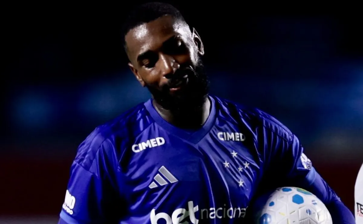 Ex-Flamengo, Gerson começa a ser cobrado após atuação ruim pelo Cruzeiro: “Vai jogar bola quando?”
