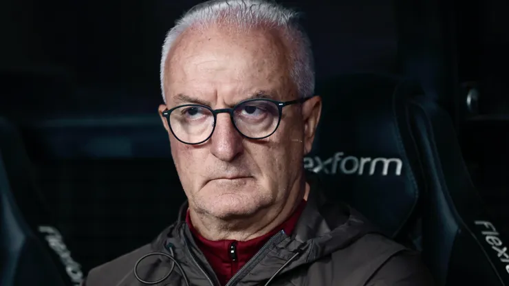 Dorival Júnior está pressionado no cargo.