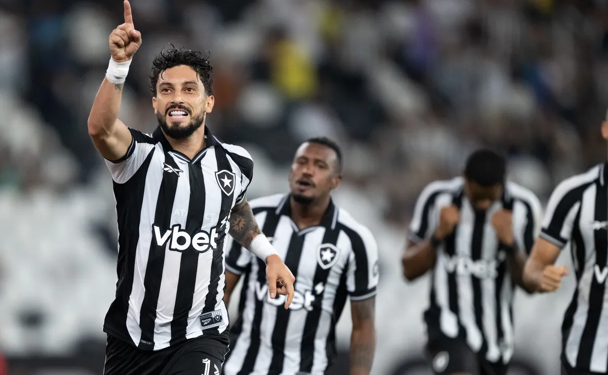 Botafogo vê renovação de Barboza e Alex Telles esfriar e futuro da dupla entra em alerta