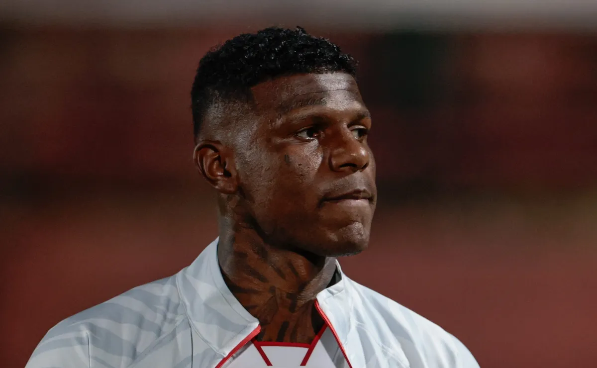 Torcida do Flamengo repercute possível contratação de Robert Arboleda, do São Paulo: “Mudar o perfil”