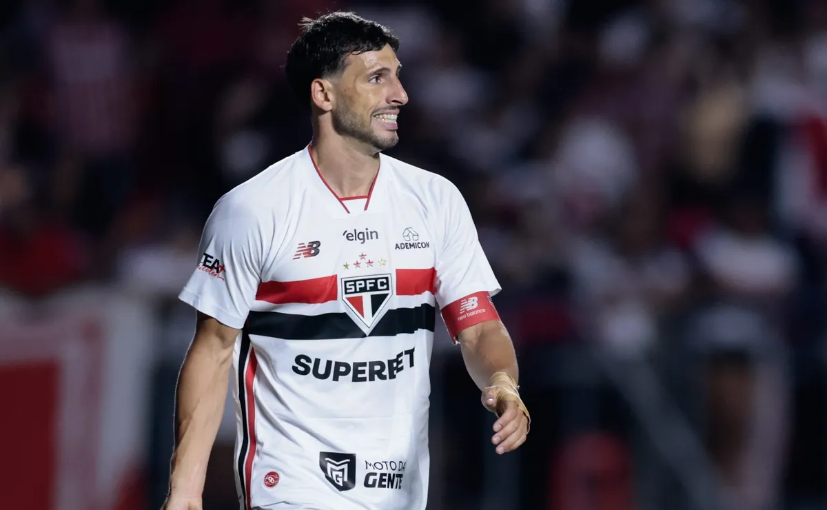 São Paulo não terá Calleri na estreia da Sul-Americana e Roger Machado admite que pode ter mais desfalques