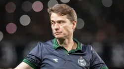 Treinador do Coxa durante vitória por 1 a 0 sobre o Remo