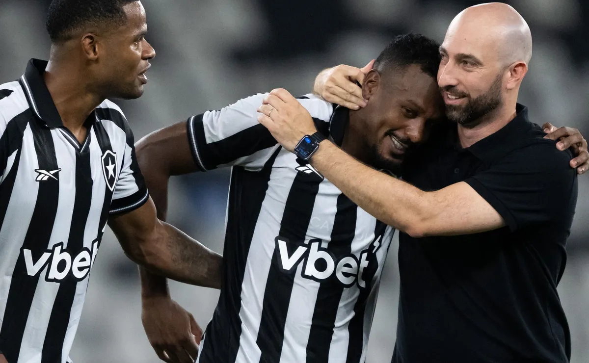Bellão exalta ambiente deixado no Botafogo após vitória e projeta legado para novo técnico