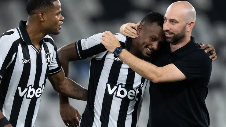 Bellão exalta ambiente deixado no Botafogo após vitória e projeta legado para novo técnico — Foto Jorge RodriguesAGIF