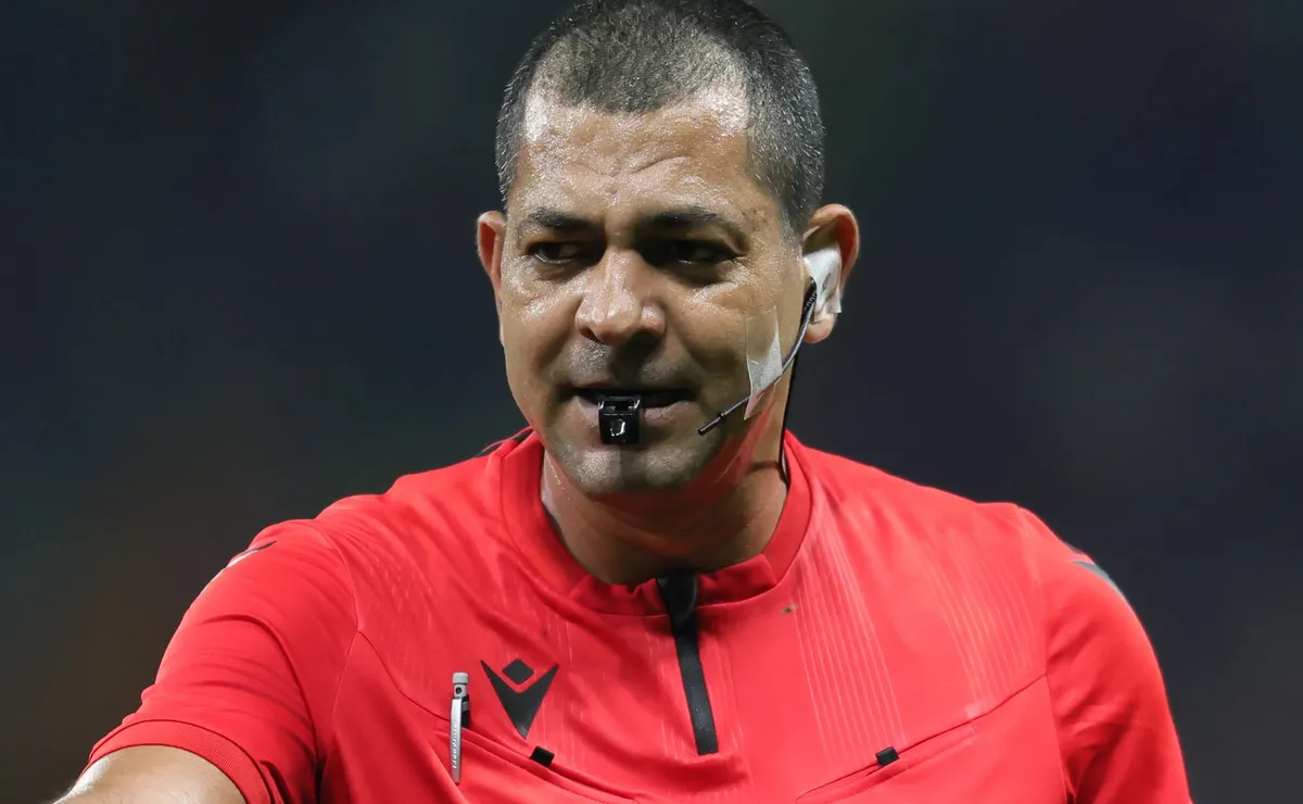 Árbitro Wagner Magalhães cita em súmula abordagem desrespeitosa de Léo Coelho, dirigente do Botafogo