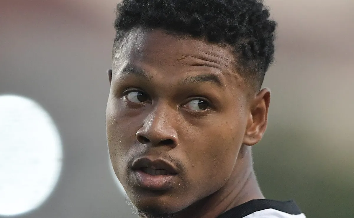 Renato Gaúcho critica torcida do Vasco por vaias a Matheus França e pede paciência: “Tem treinado bem”