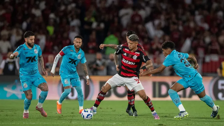 Carrascal jogador do Flamengo durante partida contra o Santos no estadio Maracana pelo campeonato Brasileiro A 2025. Foto: Thiago Ribeiro/AGIF
