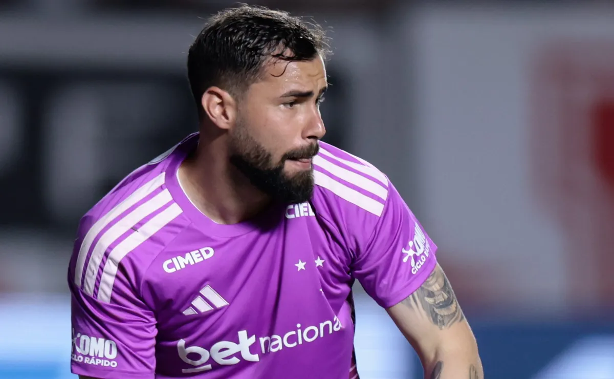 Artur Jorge se preocupa com defesa do Cruzeiro após 20 gols sofridos em dez jogos no Brasileirão