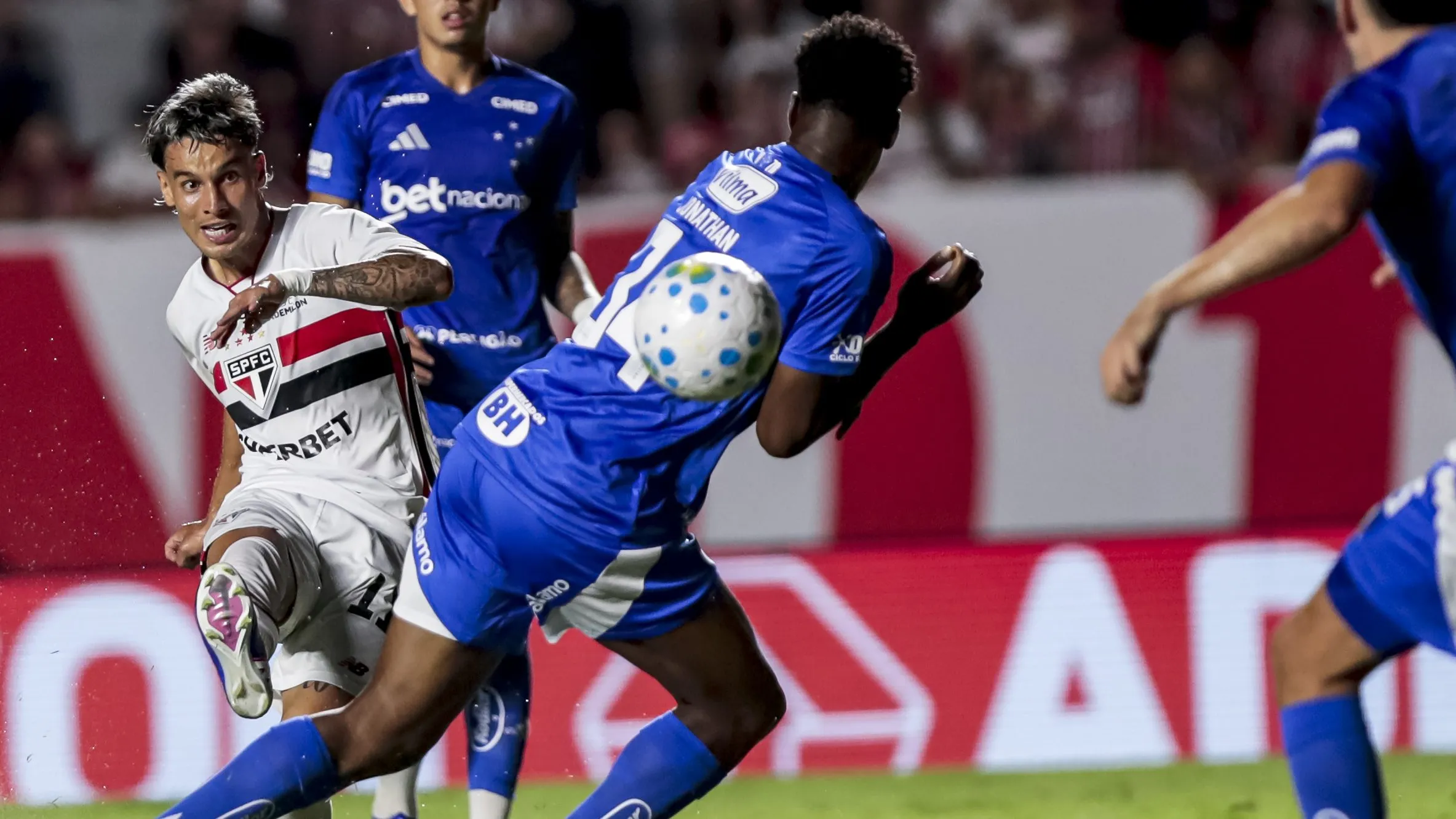 Ferreira, jogador do Sao Paulo durante partida contra o Cruzeiro no estadio Morumbi pelo campeonato Brasileiro A 2026. Foto: Marco Miatelo/AGIF