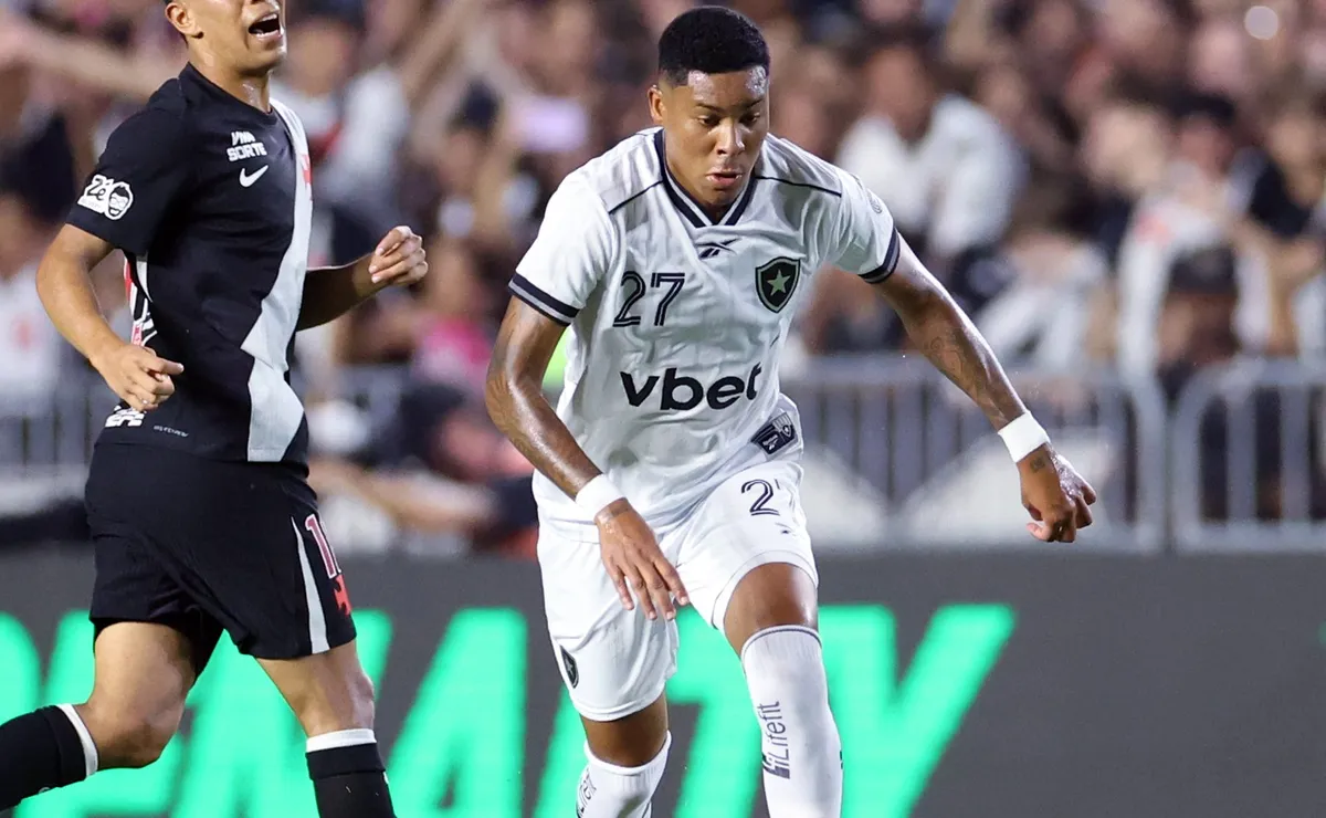 Júnior elogia Caio Roque após atuação decisiva na vitória do Botafogo no clássico sobre o Vasco