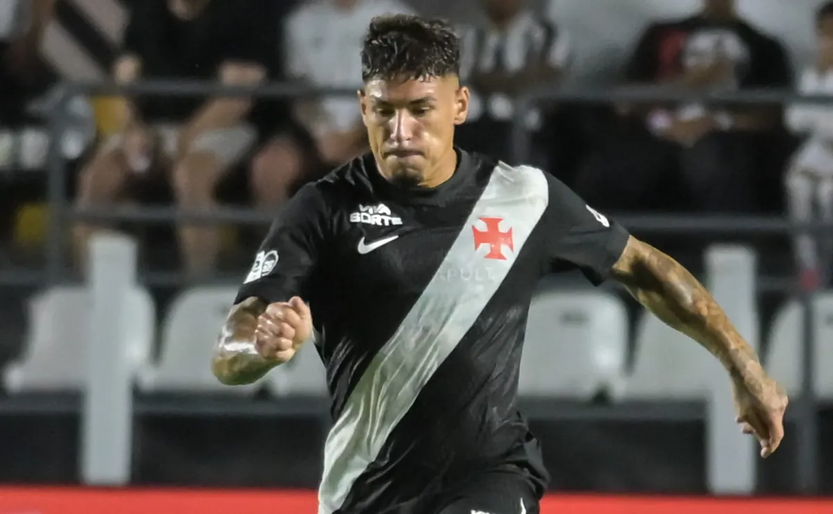PC Oliveira analisa falta de Saldivia e aponta erro do árbitro e do VAR em Vasco x Botafogo