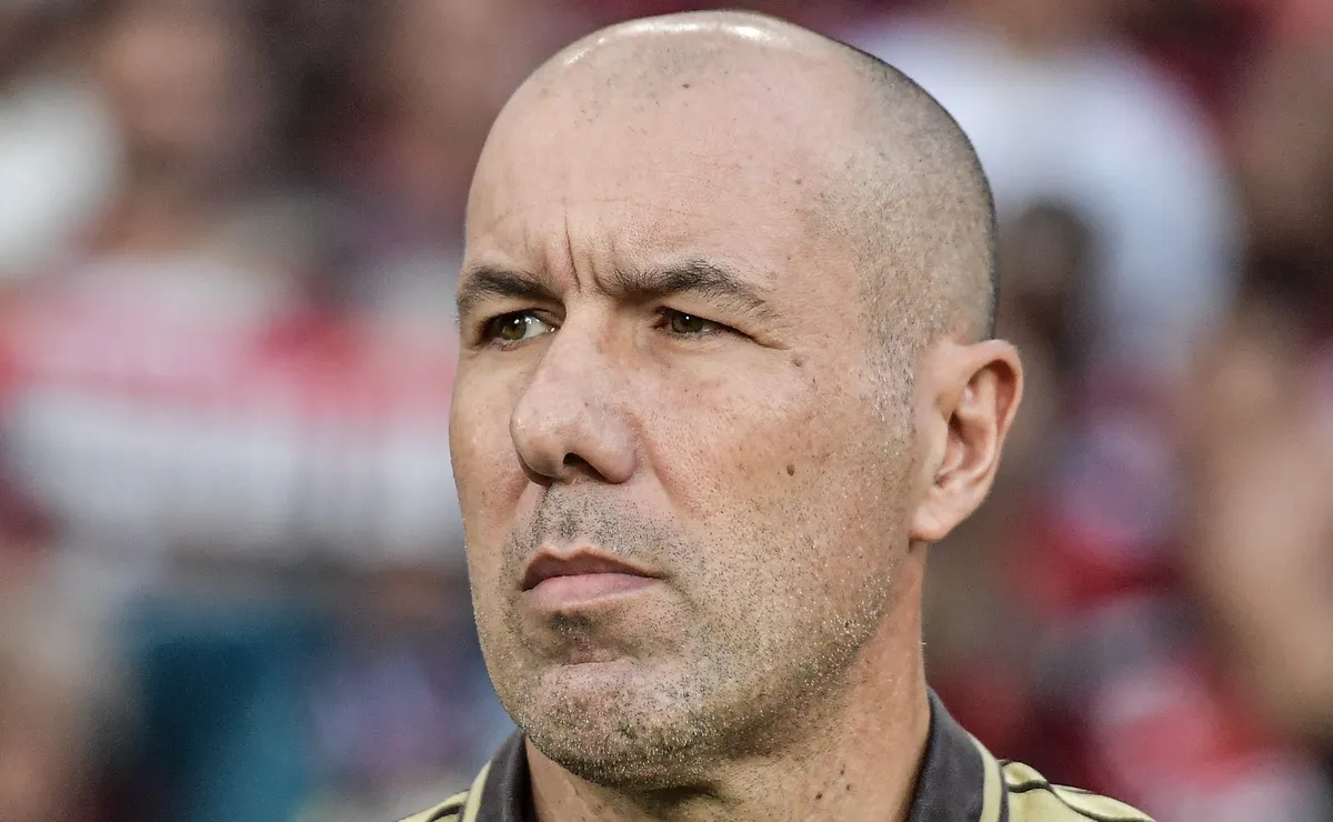 Flamengo de Leonardo Jardim cresce no segundo tempo e vira sobre o Santos no Maracanã