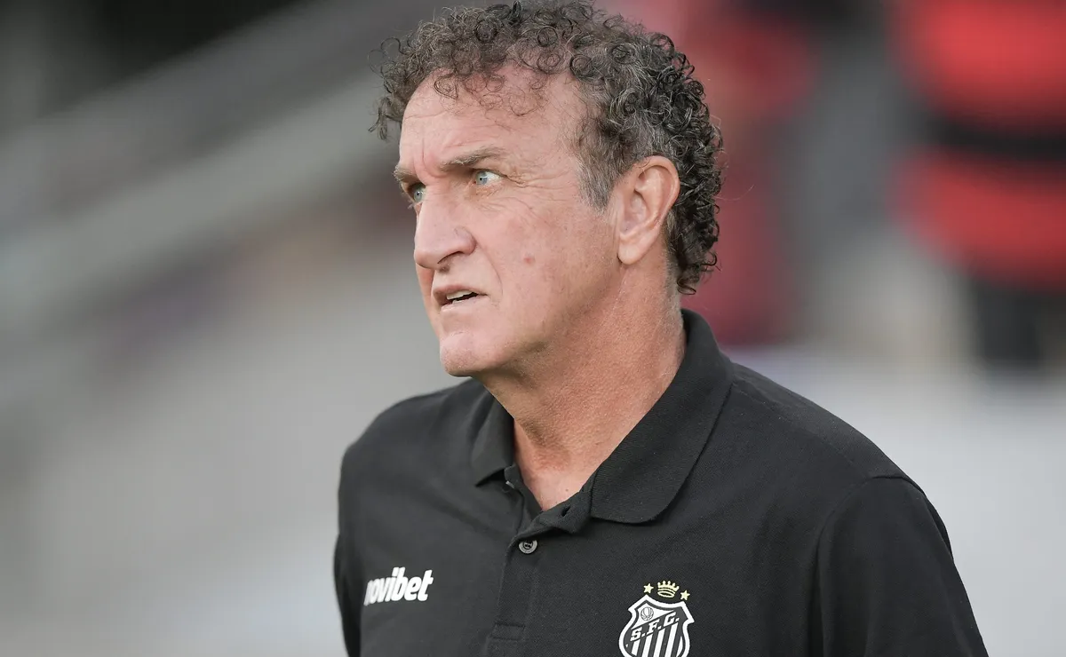 Cuca muda forma do Santos de jogar, mas não é suficiente na derrota para o Flamengo