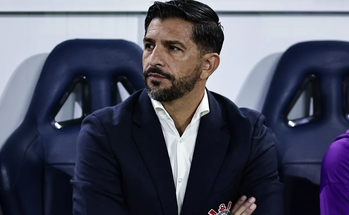 Corinthians demite Dorival Júnior e pode receber interesse de Emiliano Díaz para assumir comando