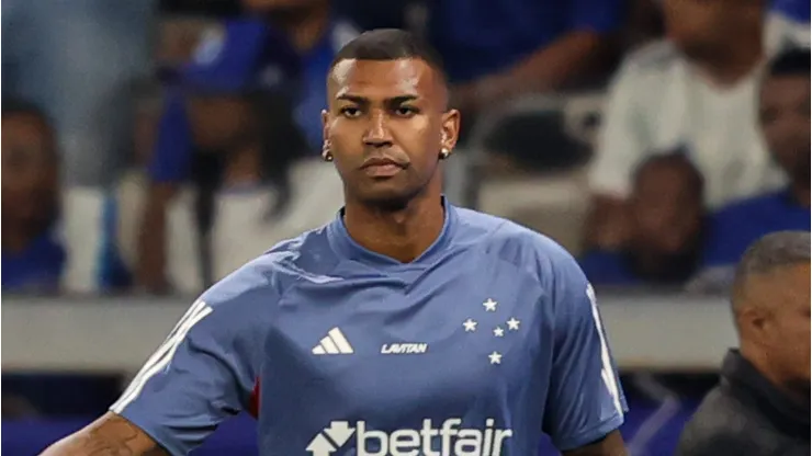 Walace jogador do Cruzeiro durante aquecimento antes da partida contra o Juventude no estadio Mineirao pelo campeonato Brasileiro A 2024.