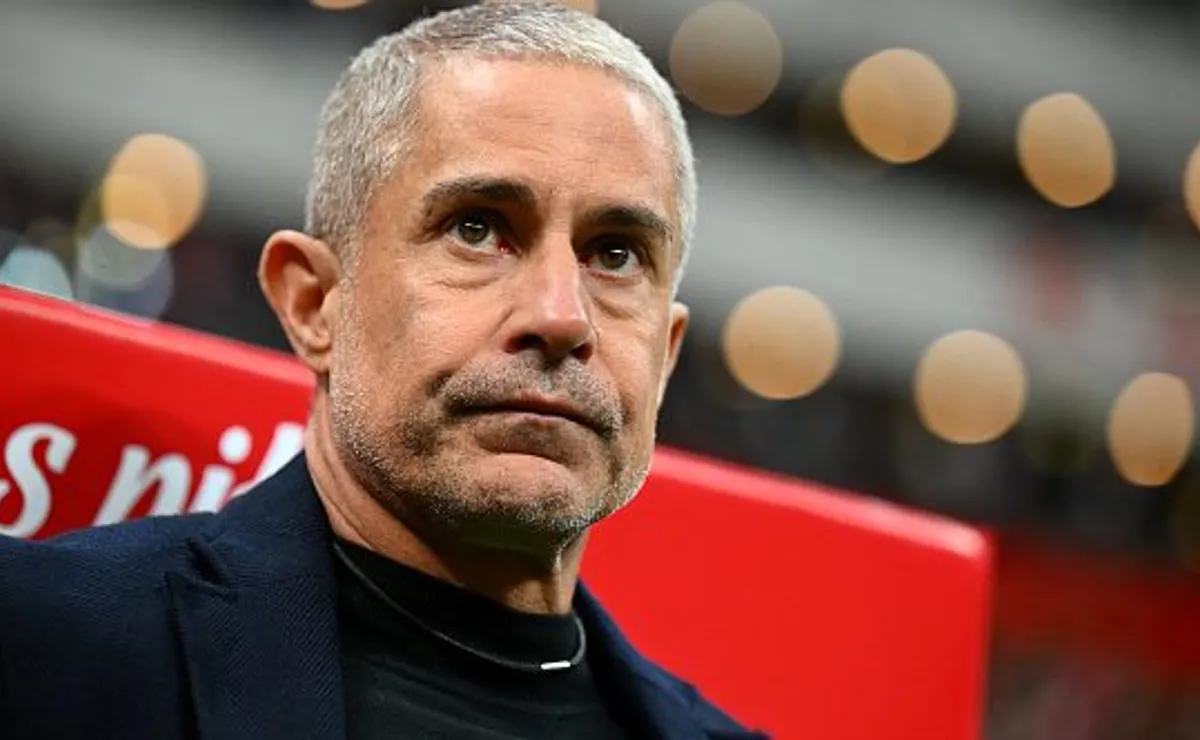 Sylvinho surge como possível novo técnico do Corinthians para acelerar adaptação e compreender o clube