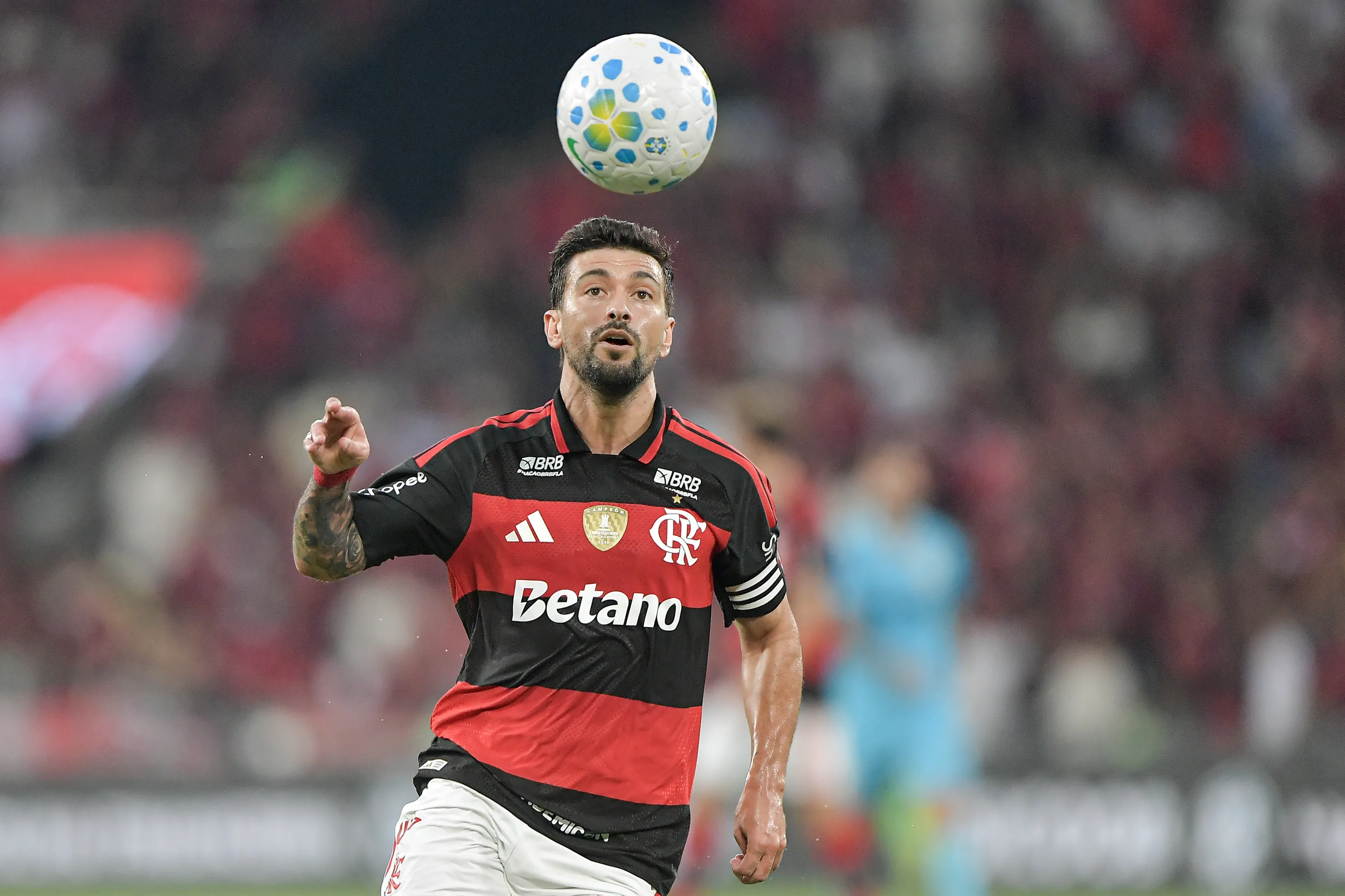 Arrascaeta durante partida pelo Flamengo. Foto: Thiago Ribeiro/AGIF