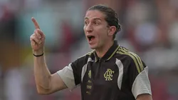 Filipe Luís não será técnico do Corinthians.