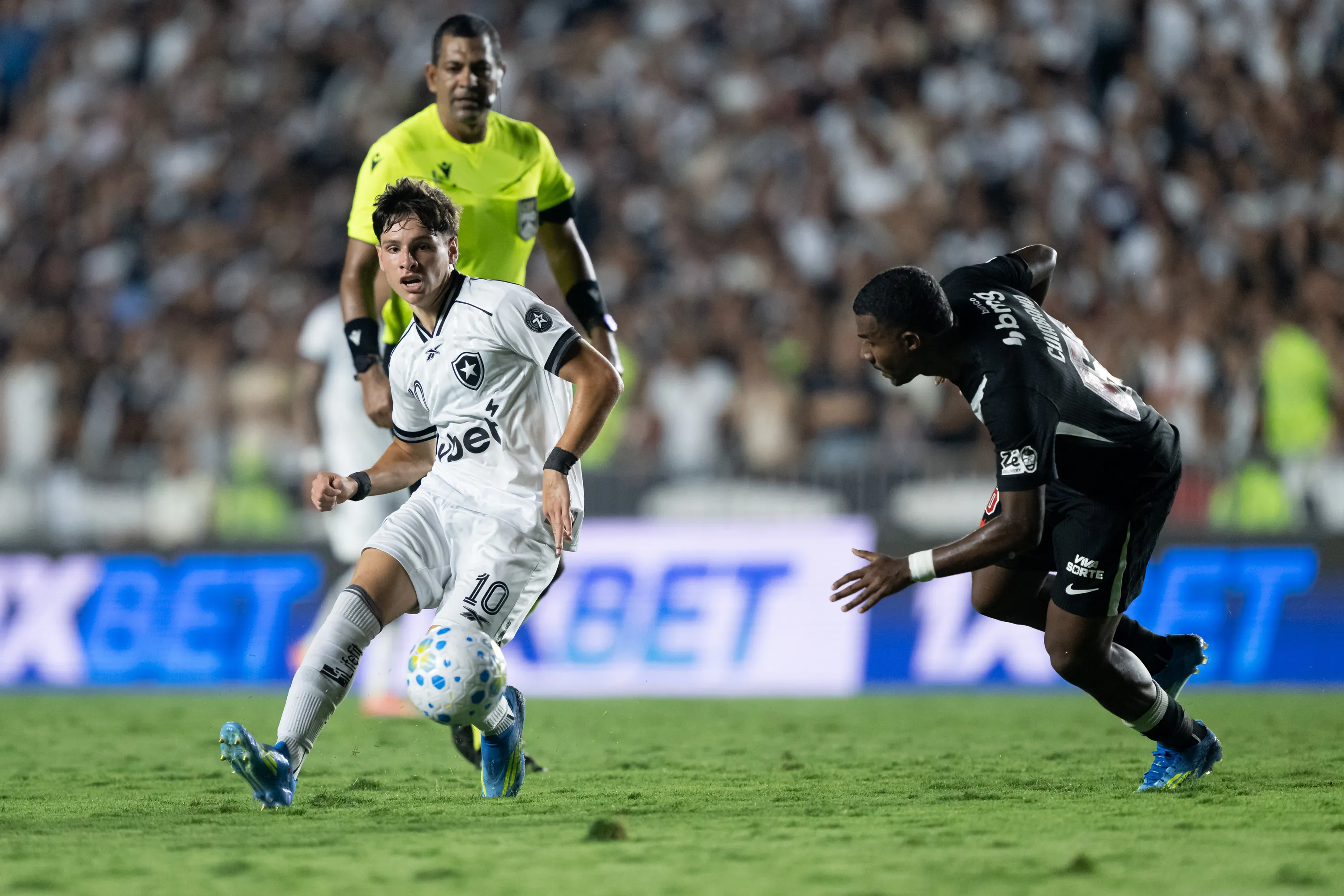 Vasco perdeu para o Botafogo no Brasileirão. Foto: Jorge Rodrigues/AGIF
