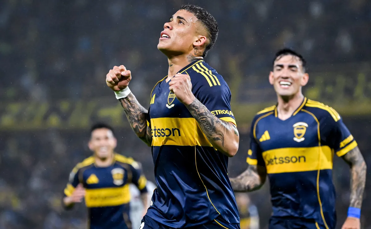 Flamengo quer um novo lateral-esquerdo no mercado da bola e Ayrton Costa, especulado, está descartado