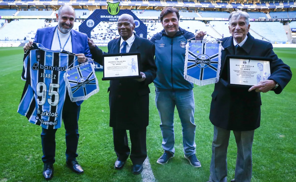 Morre o ex-atacante Juarez Tanque, um dos maiores idolos da história do Grêmio, aos 97 anos