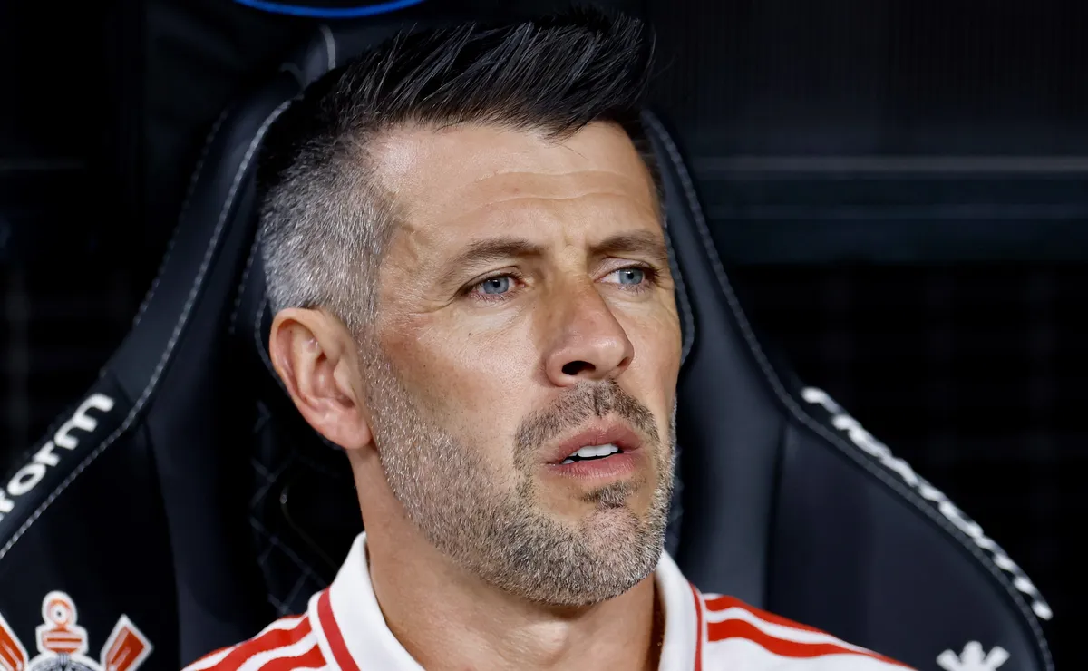 Pezzolano projeta Gre-Nal do próximo sábado (11) e coloca Internacional como favorito: “Jogamos em casa”