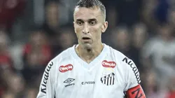 Volante tem o futuro incerto - Foto: Reinaldo Campos/Santos FC.