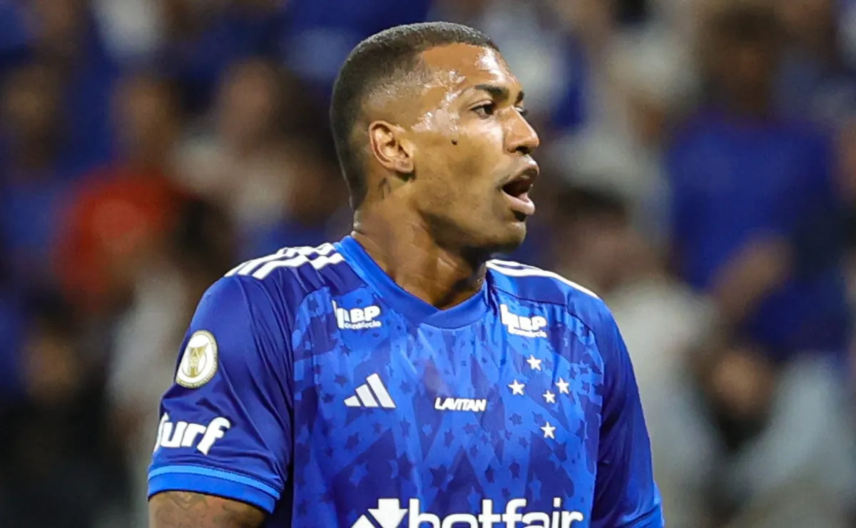 Walace criticou companheiros por mensagens em aplicativo e descumpriu código de conduta no Cruzeiro