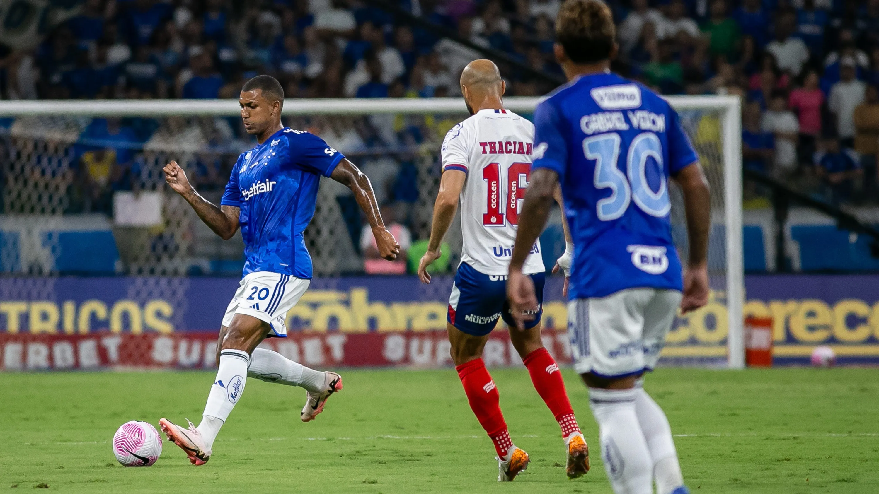 Walace não rendeu o esperado pelo Cruzeiro - Foto: Fernando Moreno/AGIF.